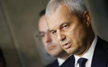 Съдът нареди на Костадин Костадинов да изтрие постове за Соломон Паси
