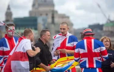 Крайнодесният поход се води от Томи Робинсън.