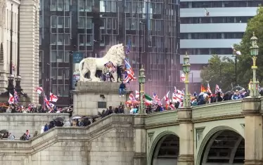 Над 1600 полицаи охраняват двете шествия.