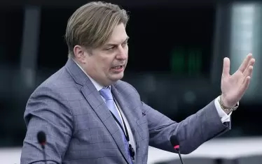 Германската полиция нахлу в офисите на крайнодесен депутат
