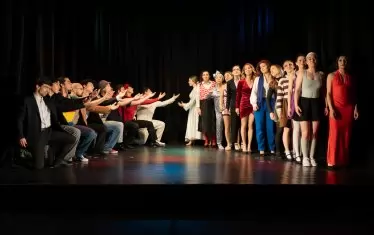  Мюзикълът на Джо ди Пиетро за първи път се поставя у нас, при това - на български език.