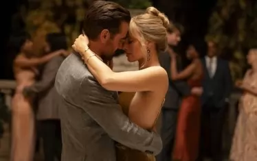 Очевидно продуцентите разчитат на привлекателността на двойката. Но да бяха заделили някой долар и за сценарий.