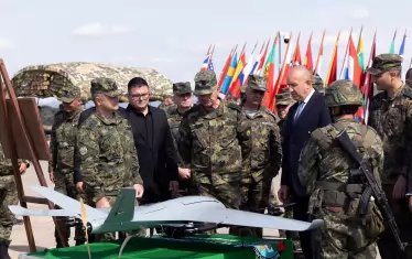 Дроновете хванаха по бели гащи властта и армията