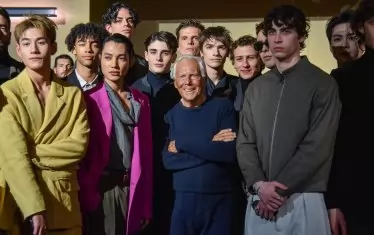  Армани сред своите модели.