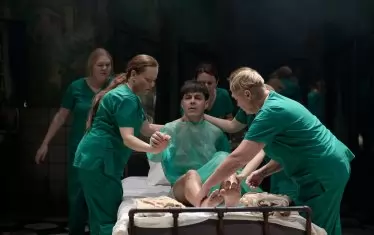  Сцена от спектакъла "Аз съм вятърът".