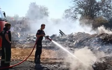 Огромен горски пожар стигна до хотели в Анталия