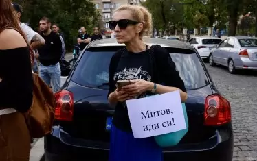 Протестиращите поискаха оставката на МВР-шефа.