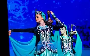 Спектакълът предава послания за красота, хармония и духовна сила.