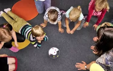 МЗ пак увери, че няма нужда от хартиени бележки за децата