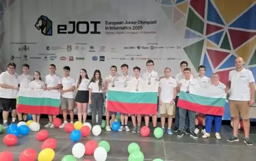 Наши ученици спечелиха 5 медала от олимпиада по информатика