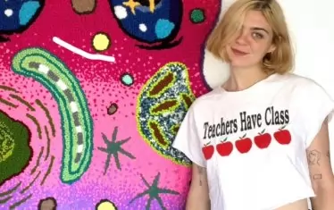  Меган Доминеску от Румъния използва текстил и плетиво, за да даде образ на хрумките си.