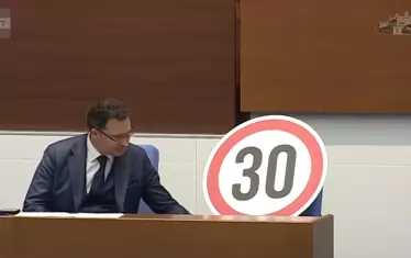 Според опозицията управляващите "връщат бедността" в България