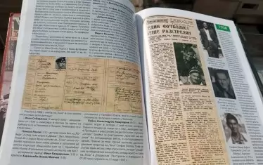 На дясната страница - трагичната история на провадиеца Пейчо Кожухаров. На лявата - военната книжка на играч, убит от сръбски партизани.