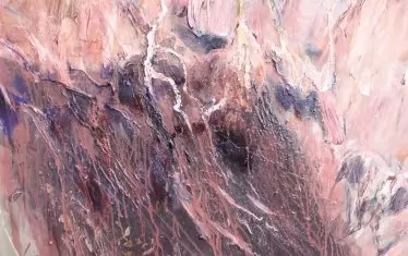  Произведенията надскачат физическите характеристики, за да стигнат до пълно вътрешно саморазкриване.