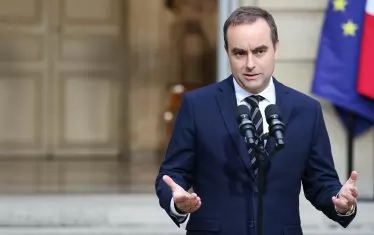Френският премиер подаде оставка след по-малко от месец