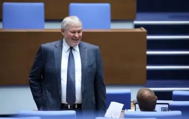 Всички са против идеята за изолиране на Радев за две години