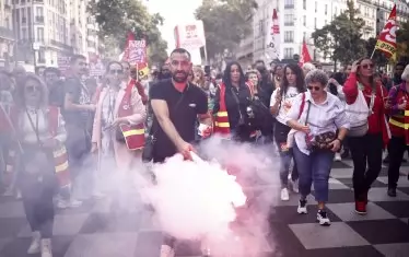 Айфеловата кула беше затворена заради протестите във Франция