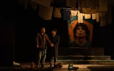  Образът на Марадона краси стените на сградите от декора като в истинския Неапол.