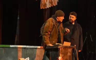  Персонажите откриват емпатията и съучастието по трудния начин.