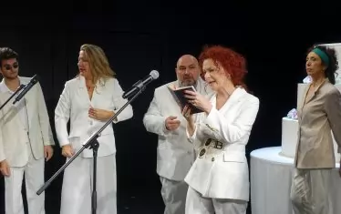  Лицемерното добро общество - цялото в бяло...