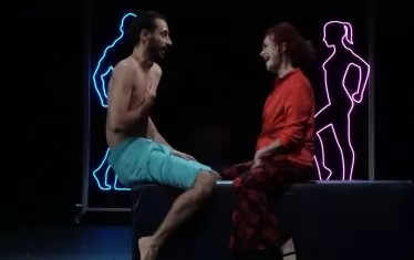  Флирт: героите на Станислав Кондов и Деляна Хаджиянкова.