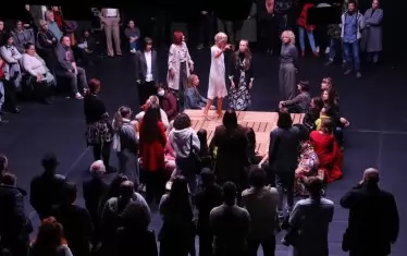  Радина сред зрителите в Скопие.