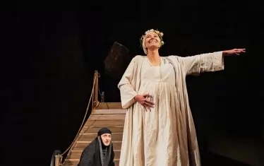  Младата Милвана Христова като Елица.