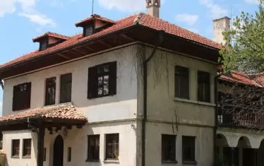 Сакскобургготски продаде къщата в Баня на петролен бос