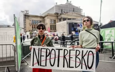  Украински активисти протестираха през юли в Берлин срещу изява на руското сопрано.