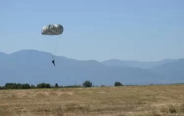 Командос пострада тежко при парашутен скок