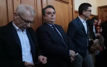 Николай Денков, Асен Василев и Венко Сабрутев са в съда, за да проследят делото за мярката за неотклонение на Коцев.