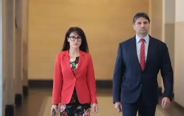 Зам.-градският прокурор Десислава Петрова и директорът на СДВР главен комисар Любомир Николов дадоха брифинг във връзка с тежкия инцидент.