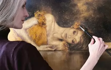  Към маслените бои в картините са добавени метални пигменти.