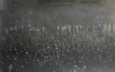 Димо Кьорчев чете резолюцията на Южнобългарския националлиберален събор в Пловдив, 25 октомври 1925 г.