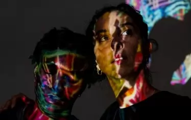  Проектът "Майка" на Джовани Фиорети обединява танц и изкуствен интелект. 