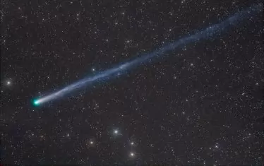 Кометата Лемън ни предлага впечатляващо небесно зрелище