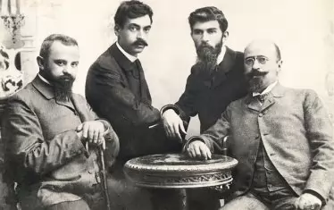 Пенчо Славейков, Пейо Яворов, Петко Тодоров и Кръстьо Кръстев (от ляво на дясно).
