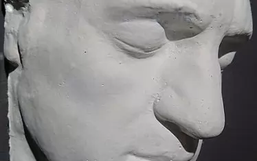  Гипсовият модел за известните три посмъртни маски на Висоцки. 