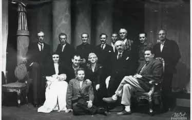  Актьорският състав на първата постановка на "Г-да Глембаеви" от 1947 г.