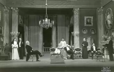  Сцена от "Г-да Глембаеви" през 40-те години на ХХ век.