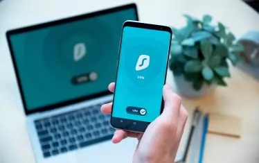 Националният център за безопасен интернет призова за "информиран, експертен и балансиран дебат, който да стъпва на научни данни, международен опит и нуждите на децата, а не на популистки или наказателни мерки". "Нашата цел трябва да бъде не да изолираме децата от дигиталния свят, а да ги научим да живеят в него – безопасно, отговорно и уверено", казват оттам.