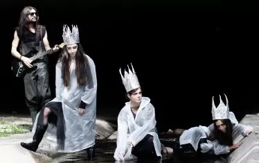  Явор Намлиев свири на живо в представлението.