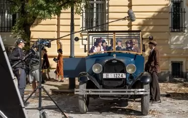 Ретроавтомобил влиза в "ролята" на омнибуса за Чамкория.