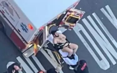  Нападателят на гвардейците малко преди да бъде откаран в болница