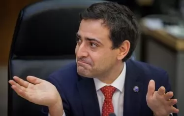 Еврокомисар: Трябва да защитим автоиндустрията си от китайците