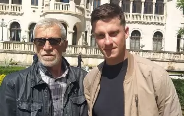  Със сина си - актьора от театър "Българска армия" Ясен Атанасов.