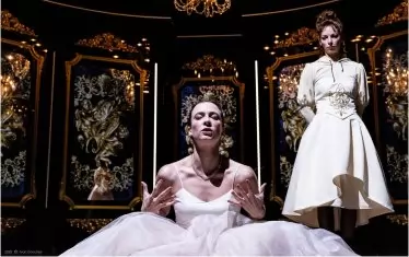  Весела Бабинова и Каталин Старейшинска: Екатерина и доверената й прислужница.