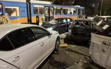 Ексшефът в "Автомагистрали" е потрошил колите на "Витошка" с чужд автомобил