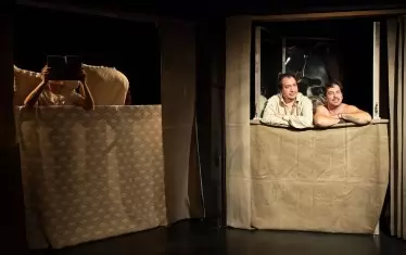  Пространства на сцената стават руска баня, спалня, публичен дом и т.н.