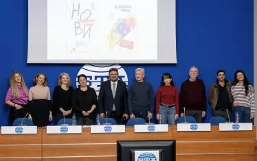  Ириней Константинов (в центъра) бе председател на журито, излъчило отличените текстове сред 81 конкуренти.